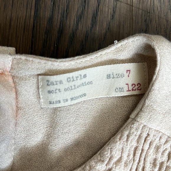 5/$20 whimsical soft floral dress by Zara - Picture 2 of 4